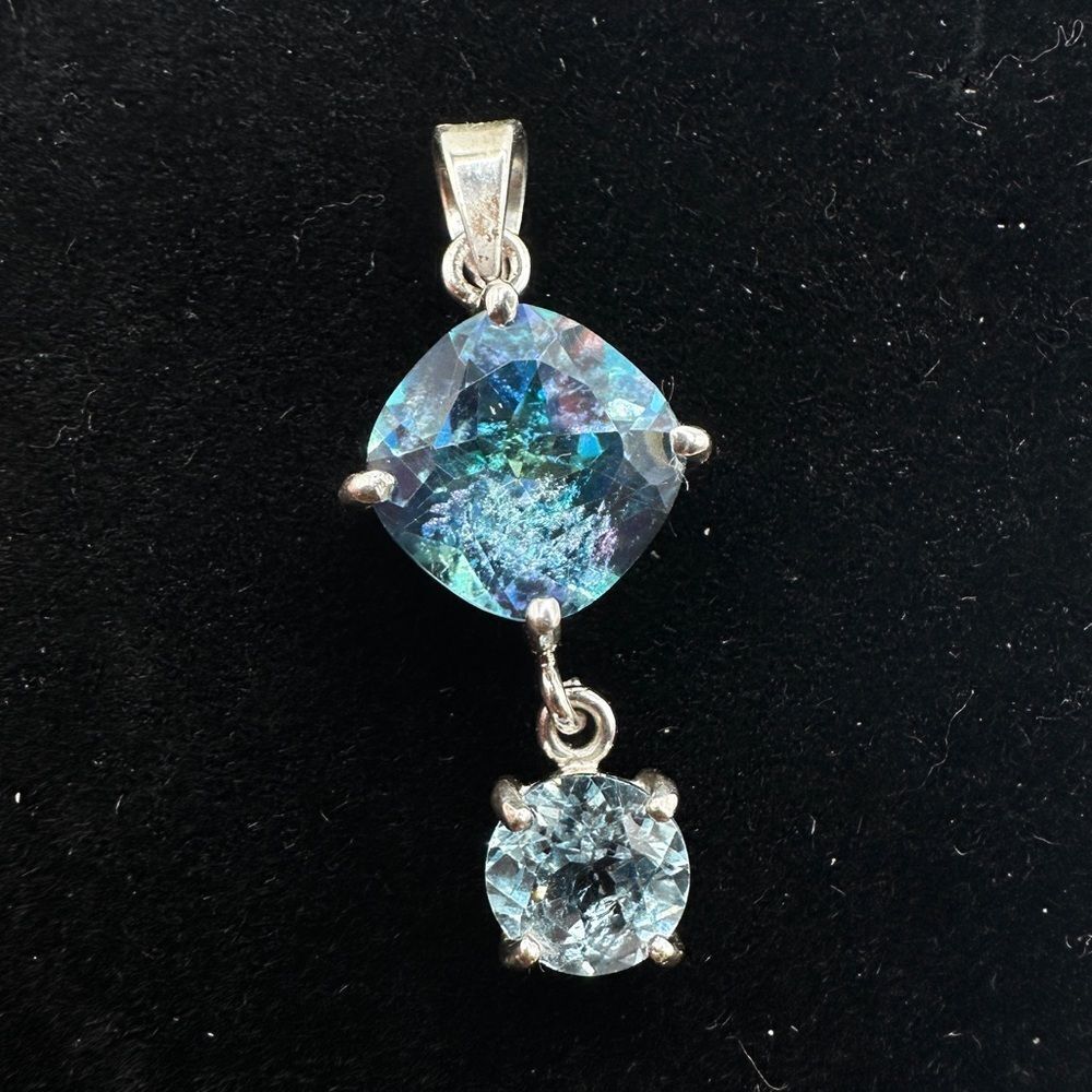 NWOT 10mmโ cushion cutโmystic topaz with accent blue topaz pendant in 925!